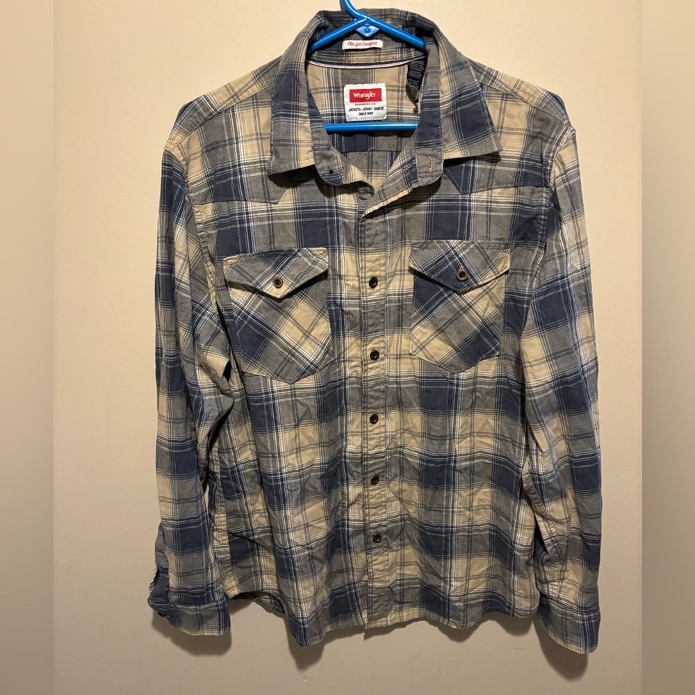 Wrangler Men's Casual Blue and Tan Plaid Shirt